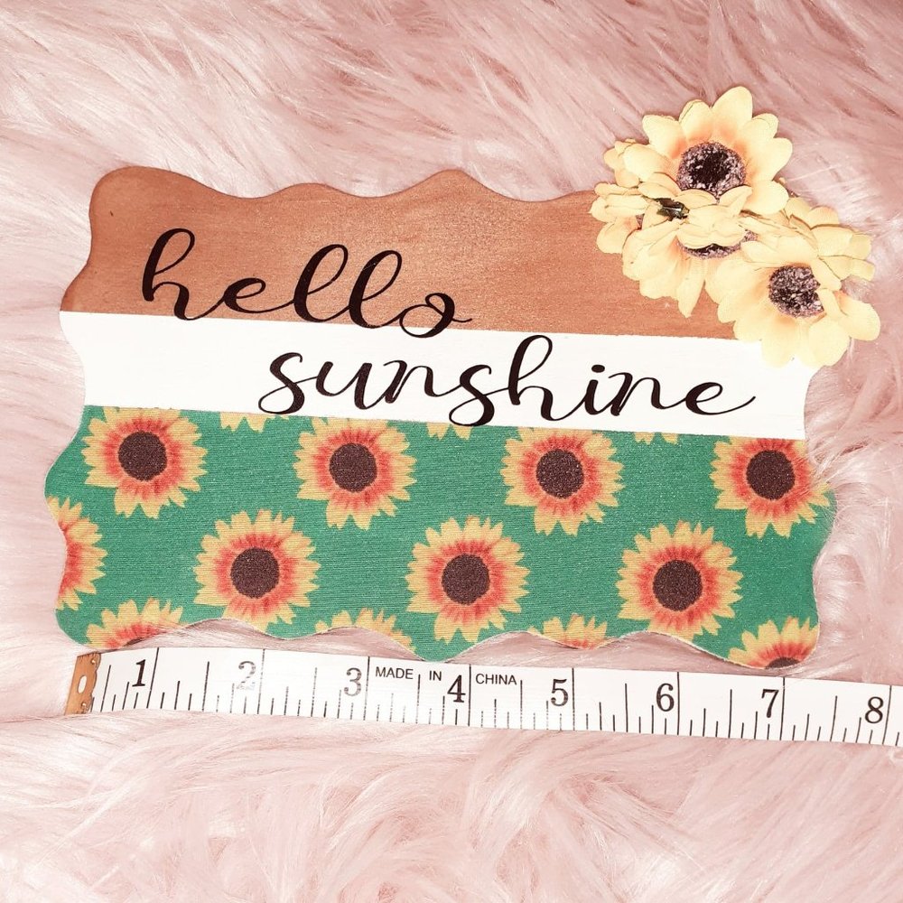 Beautiful Sunflower “Hello Sunshine” Sign